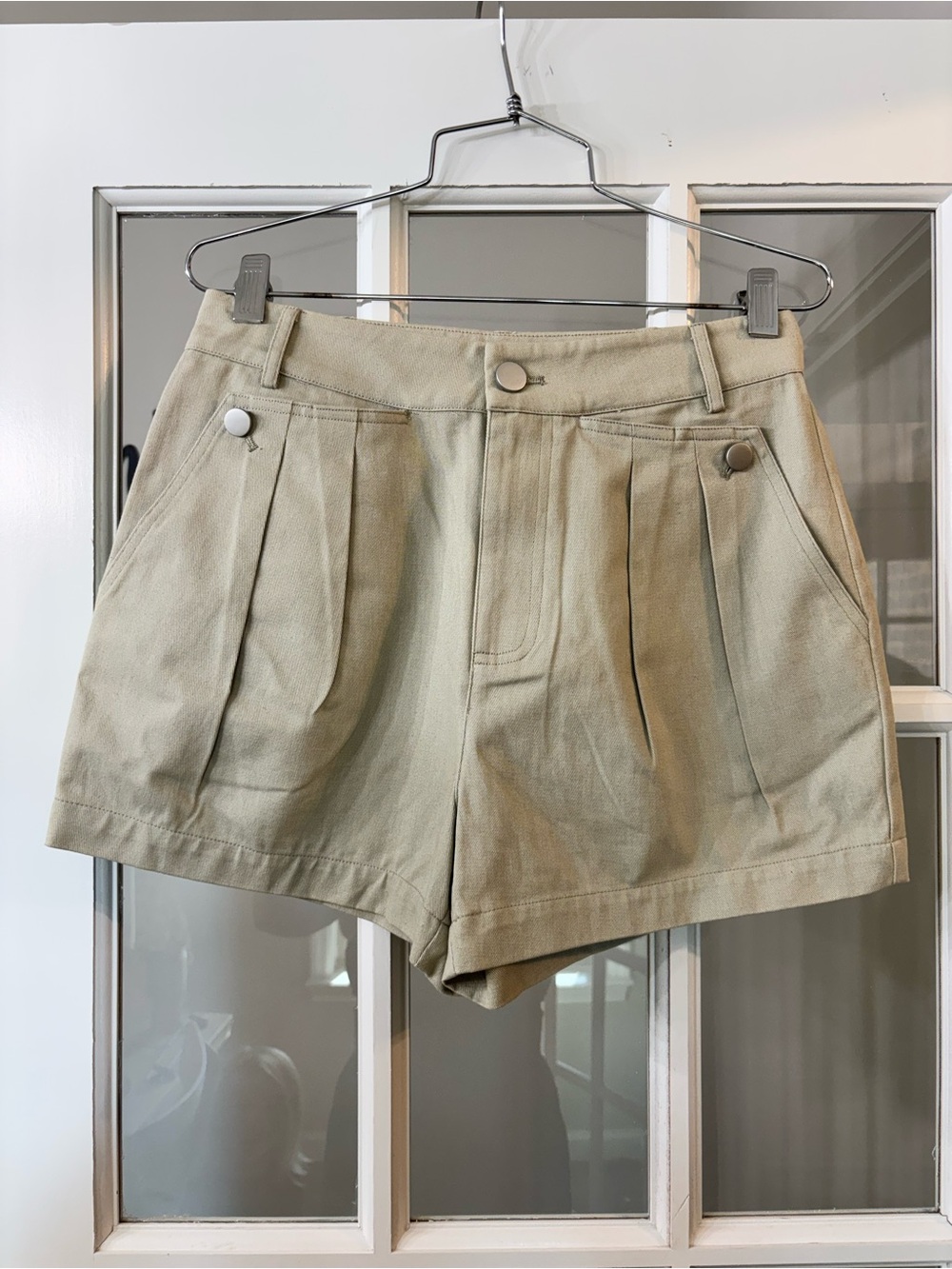 High-Waist Pleated Women's Shorts in Light Sage